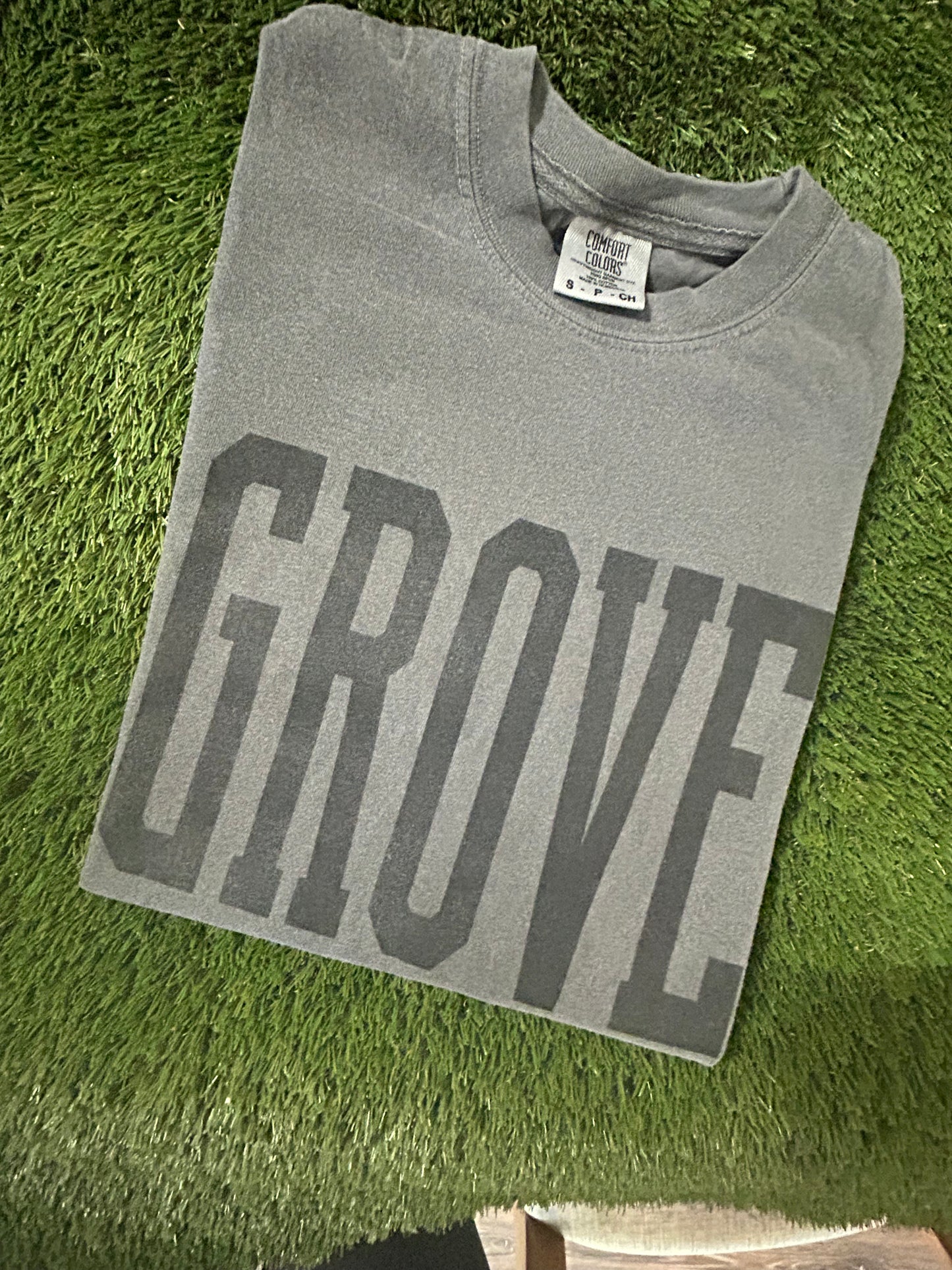 Adult Tee | GROVE | S-XL (Pepper)
